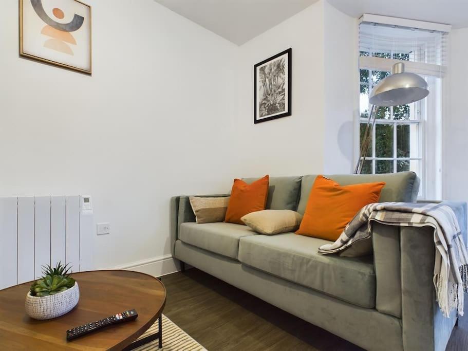 Ferienwohnung The Grove King Bed Wi-Fi Ev Charger Cheltenham Exterior foto
