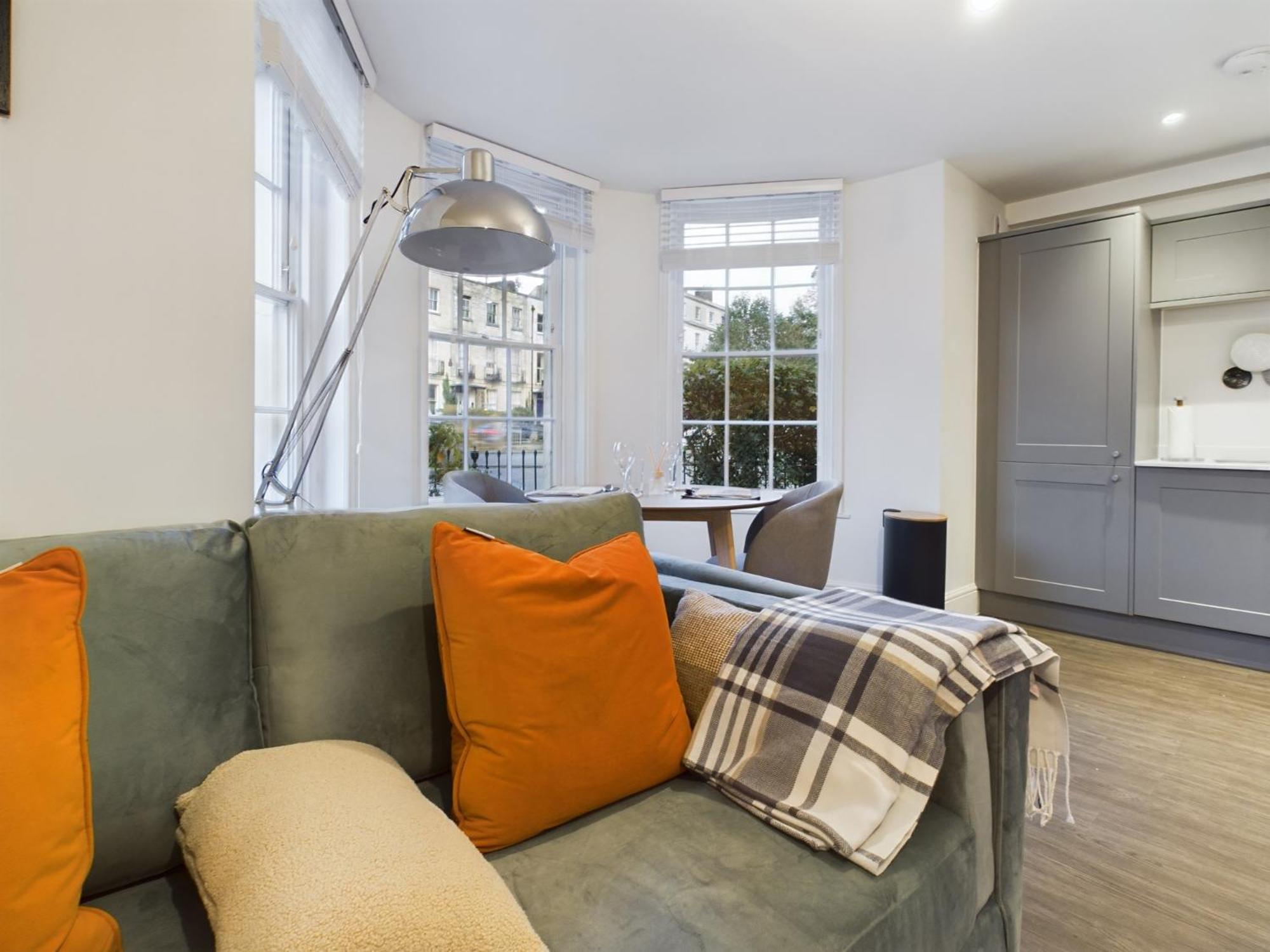 Ferienwohnung The Grove King Bed Wi-Fi Ev Charger Cheltenham Exterior foto